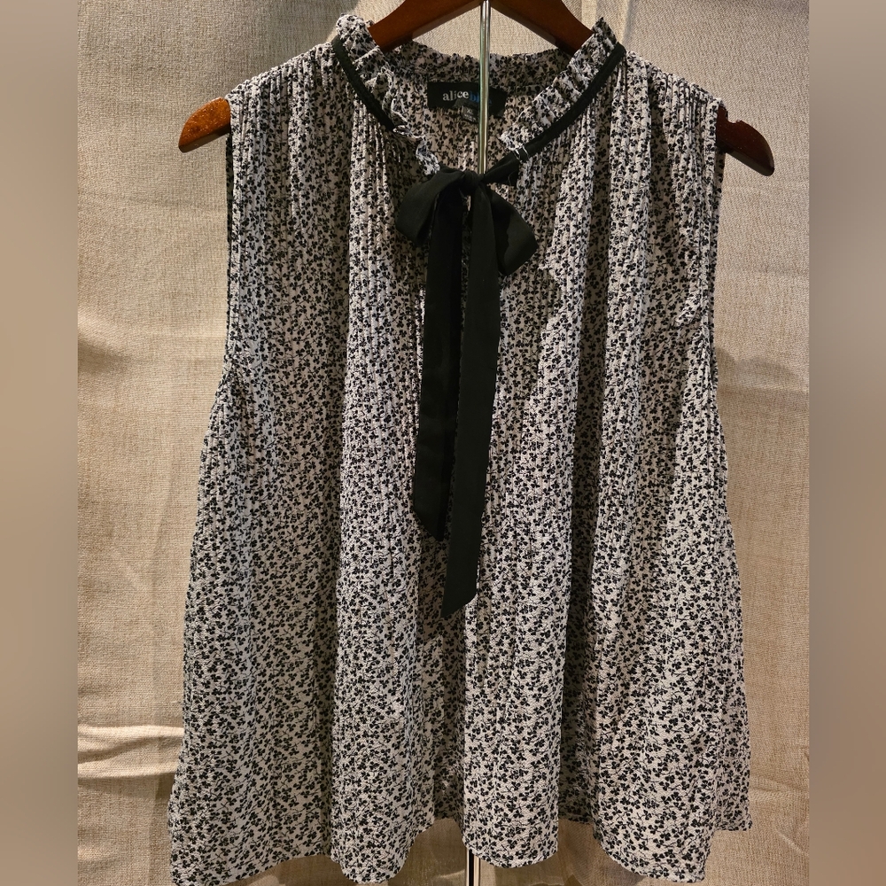 🖤Alice Blue Black and White Patterned Blouse🖤